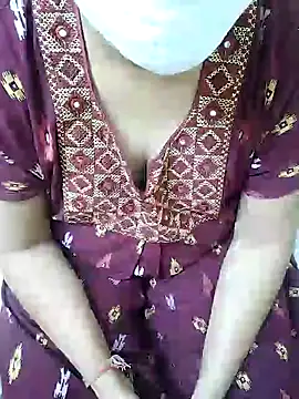 Snapshot of aliseanu chatting on 12.13.24 aliseanu online show from 12.13.24