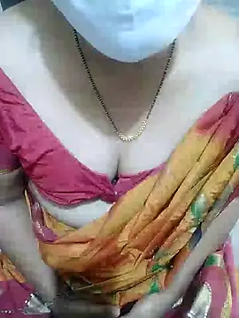 Snapshot of aliseanu chatting on 12.21.24 aliseanu online show from 12.21.24