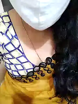 Snapshot of aliseanu chatting on 12.31.24 aliseanu online show from 12.31.24