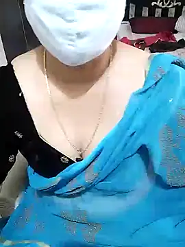 Snapshot of aliseanu chatting on 01.04.25 aliseanu online show from 01.04.25