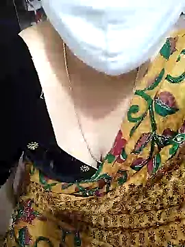 Snapshot of aliseanu chatting on 01.05.25 aliseanu online show from 01.05.25