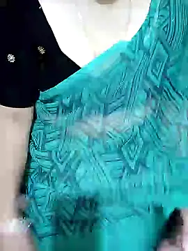 Snapshot of aliseanu chatting on 01.16.25 aliseanu online show from 01.16.25