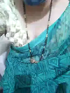 Snapshot of aliseanu chatting on 01.29.25 aliseanu online show from 01.29.25
