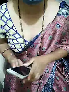Snapshot of aliseanu chatting on 02.06.25 aliseanu online show from 02.06.25