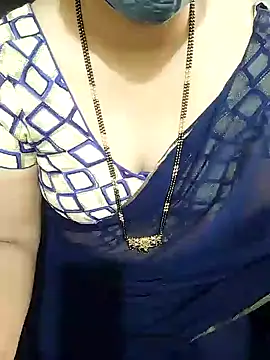 Snapshot of aliseanu chatting on 02.11.25 aliseanu online show from 02.11.25