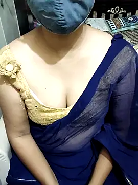 Snapshot of aliseanu chatting on 03.17.25 aliseanu online show from 03.17.25