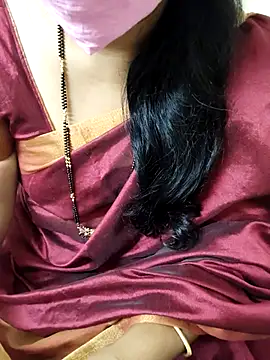 Snapshot of aliseanu chatting on 10.13.25 aliseanu online show from 10.13.25