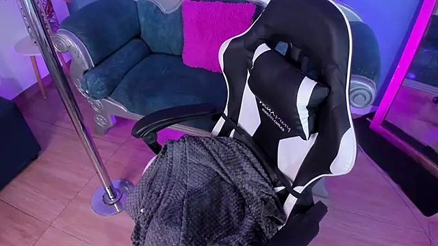 Snapshot of Red_star8 chatting on 11.09.25 Red star8 online show from 11.09.25