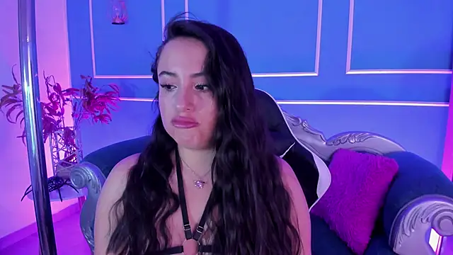 Snapshot of Red_star8 chatting on 12.18.25 Red star8 online show from 12.18.25