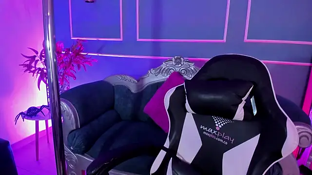 Snapshot of Red_star8 chatting on 02.13.26 Red star8 online show from 02.13.26