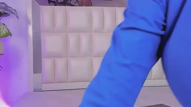 Alhana pulido online show from 01.22.25