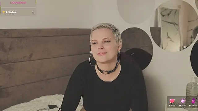 LikaBerry1 online show from 09.28.25