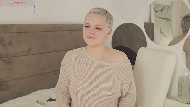 LikaBerry1 online show from 09.30.25