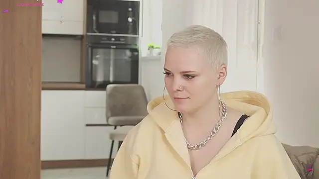 LikaBerry1 online show from 04.12.26