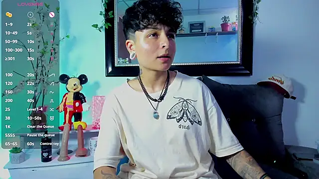 Snapshot of ZuryRamirez_ chatting on 01.12.25 ZuryRamirez online show from 01.12.25