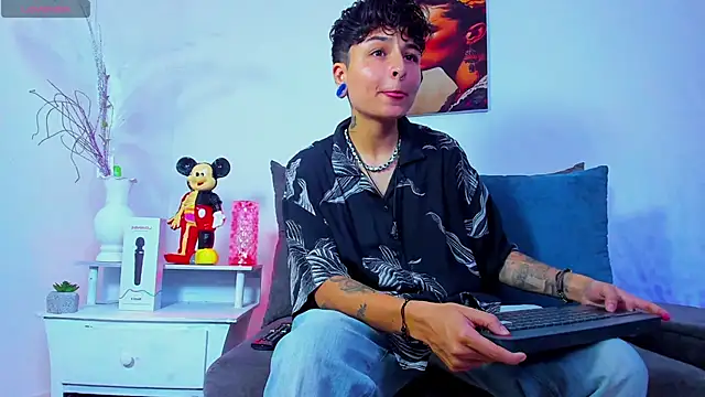 Snapshot of ZuryRamirez_ chatting on 01.18.25 ZuryRamirez online show from 01.18.25