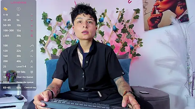 Snapshot of ZuryRamirez_ chatting on 02.14.25 ZuryRamirez online show from 02.14.25