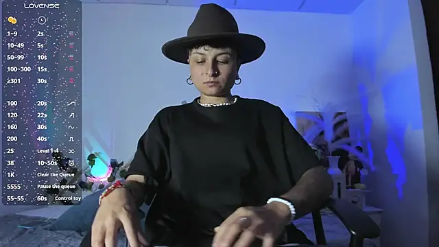 Snapshot of ZuryRamirez_ chatting on 03.18.25 ZuryRamirez online show from 03.18.25