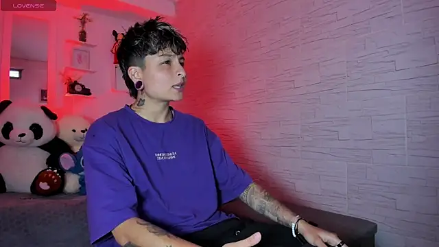 Snapshot of ZuryRamirez_ chatting on 09.18.25 ZuryRamirez online show from 09.18.25