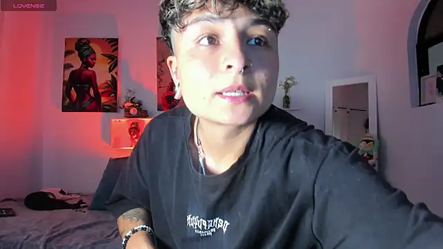 Snapshot of ZuryRamirez_ chatting on 11.23.25 ZuryRamirez online show from 11.23.25