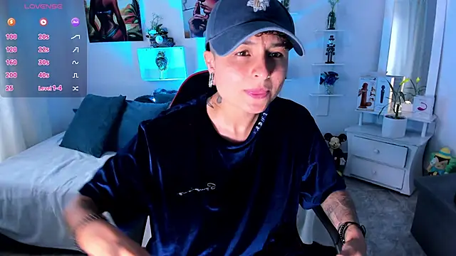 Snapshot of ZuryRamirez_ chatting on 12.20.25 ZuryRamirez online show from 12.20.25