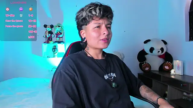 Snapshot of ZuryRamirez_ chatting on 05.23.26 ZuryRamirez online show from 05.23.26