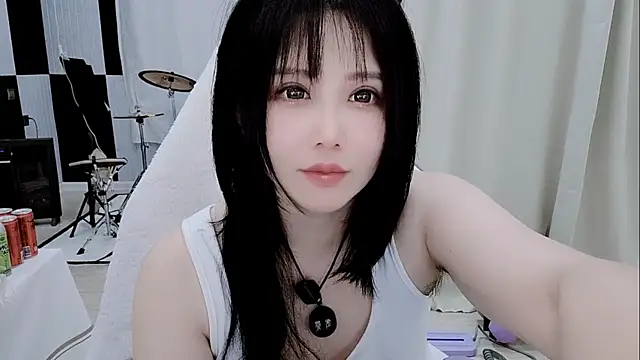 Snapshot of Vaness-a chatting on 04.17.26 Vaness-a online show from 04.17.26