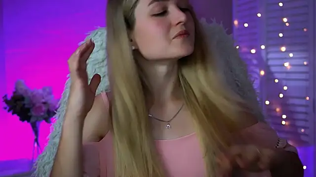 DeboraLarson online show from 09.17.25