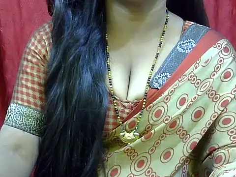 Snapshot of HOT-SEEMAA chatting on 11.15.25 HOT-SEEMAA online show from 11.15.25