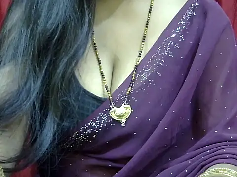Snapshot of HOT-SEEMAA chatting on 11.22.25 HOT-SEEMAA online show from 11.22.25