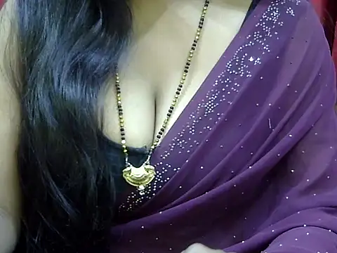 Snapshot of HOT-SEEMAA chatting on 11.23.25 HOT-SEEMAA online show from 11.23.25