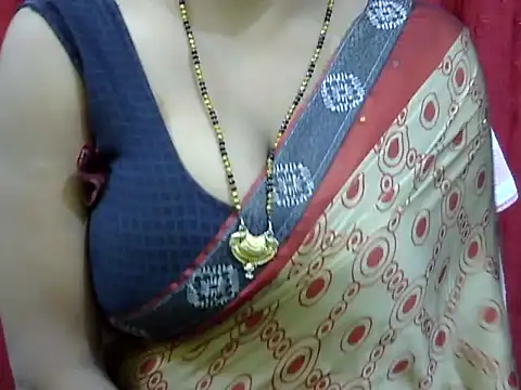 Snapshot of HOT-SEEMAA chatting on 11.27.25 HOT-SEEMAA online show from 11.27.25