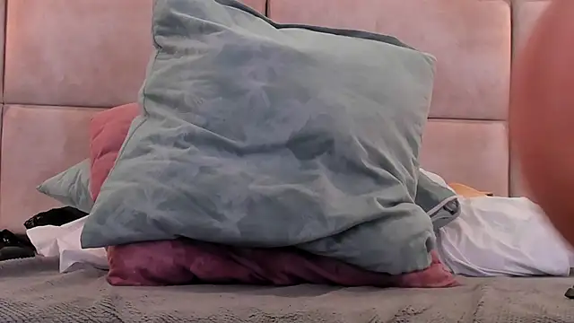 Eevee Taylor online show from 01.09.25