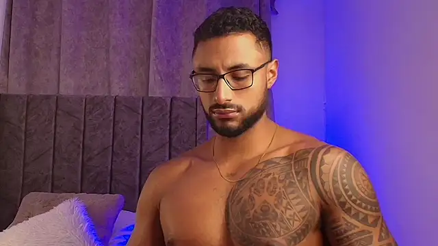 LiamGarcia1 online show from 02.11.25