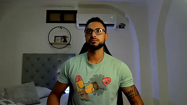 LiamGarcia1 online show from 02.19.25