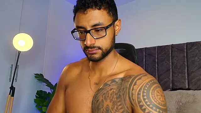 LiamGarcia1 online show from 10.26.25