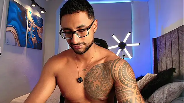 Snapshot of LiamGarcia1 chatting on 05.16.26 LiamGarcia1 online show from 05.16.26