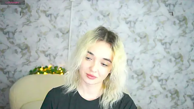 Snapshot of Ashley_S chatting on 04.21.26 Ashley S online show from 04.21.26