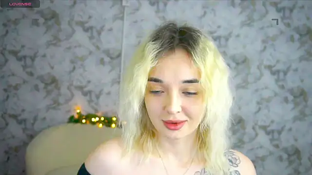 Snapshot of Ashley_S chatting on 05.08.26 Ashley S online show from 05.08.26