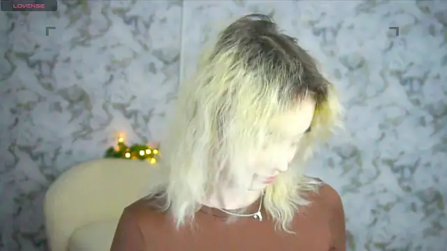 Snapshot of Ashley_S chatting on 05.11.26 Ashley S online show from 05.11.26