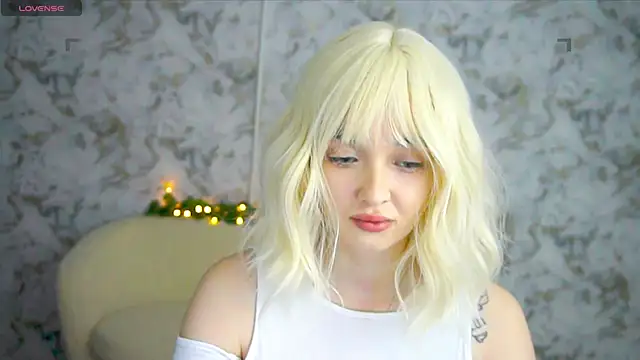 Snapshot of Ashley_S chatting on 05.26.26 Ashley S online show from 05.26.26