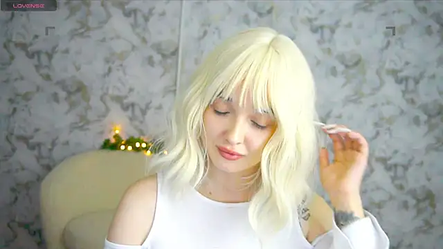 Snapshot of Ashley_S chatting on 05.27.26 Ashley S online show from 05.27.26