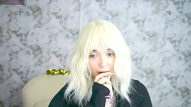 Snapshot of Ashley_S chatting on 06.11.26 Ashley S online show from 06.11.26