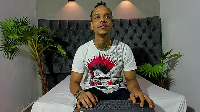 Snapshot of Salomon_koude chatting on 04.26.26 Salomon koude online show from 04.26.26