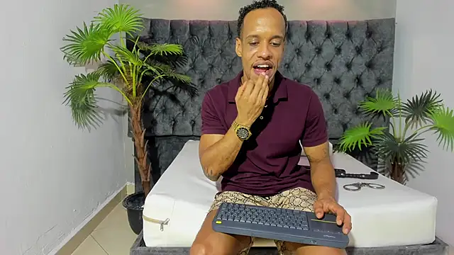 Snapshot of Salomon_koude chatting on 04.30.26 Salomon koude online show from 04.30.26