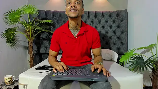 Snapshot of Salomon_koude chatting on 05.05.26 Salomon koude online show from 05.05.26