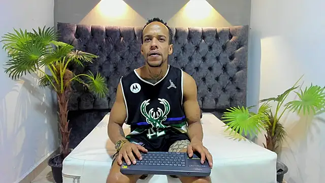 Snapshot of Salomon_koude chatting on 05.19.26 Salomon koude online show from 05.19.26
