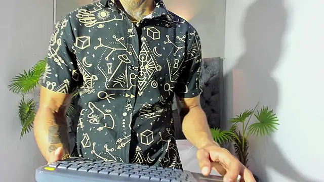 Snapshot of Salomon_koude chatting on 06.17.26 Salomon koude online show from 06.17.26
