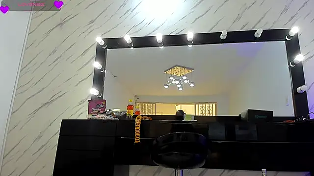 ElisabethMassey online show from 10.31.25