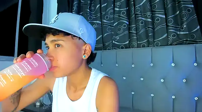 Snapshot of nova_sex01 chatting on 12.12.24 nova sex01 online show from 12.12.24